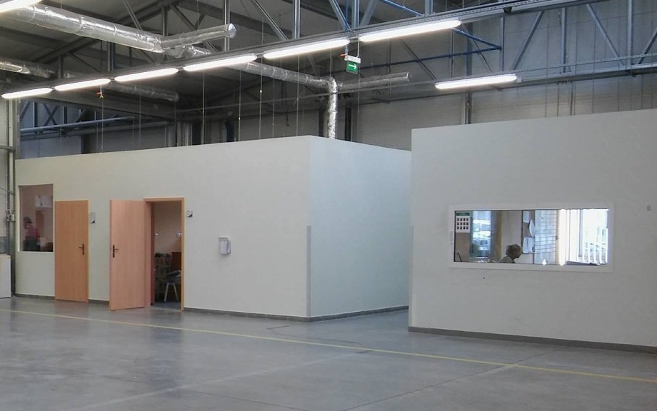 Adaptacja hali – ścianki działowe
