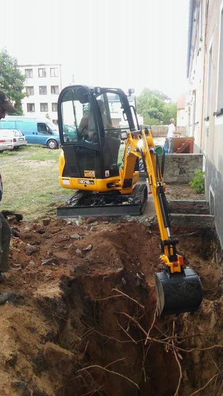 Mini koparka – prace ziemne